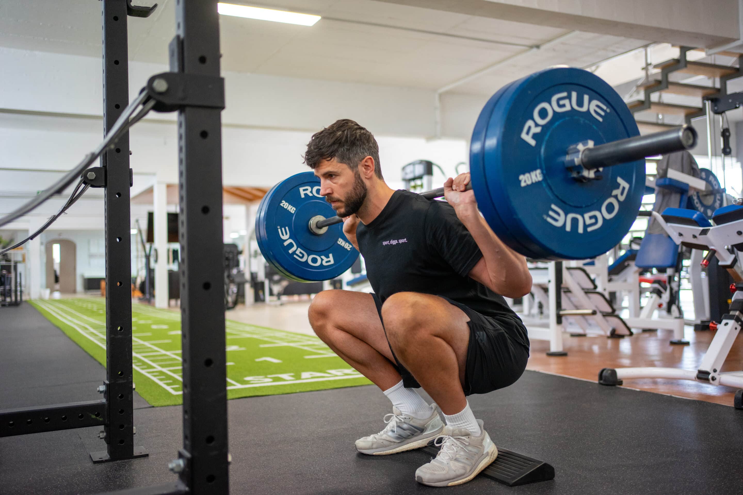 Kniebeugen richtig ausführen – stark und schmerzfrei trainieren